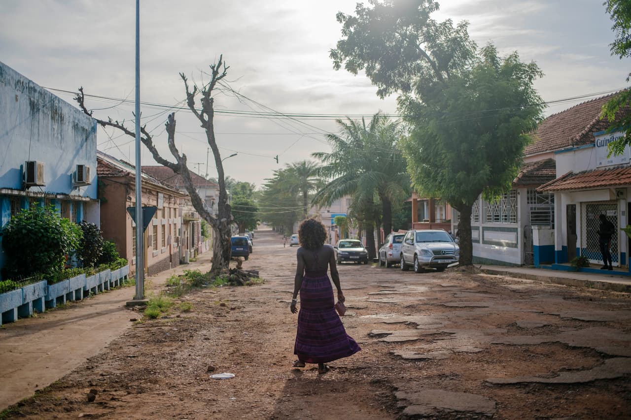 <h3 class="cms-H3-H3">12. Guinea-Bissau</h3>
<br>
<br>⛈️ 
<b>Muertes por año debido a desastres naturales, 1960-2022: </b>44.8 por millón de personas.
<br>
<br>⛈️
<b> Tipo de desastre natural más común: </b>Epidemias (ocho desde 1900).
<br>
<br>⛈️
<b> Desastre natural más mortal desde 1900: </b>Epidemia de cólera de 1996 (961 muertes).
<br>
<br>⛈️ 
<b>Población:</b> 2.0 millones de personas.
<br>