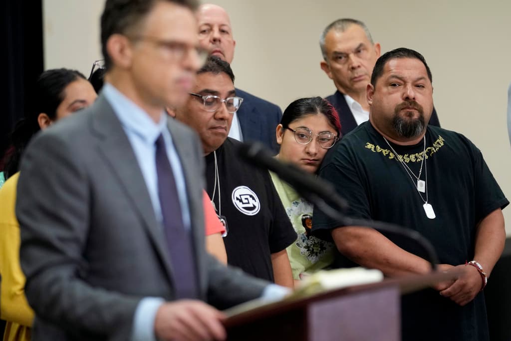 El abogado Josh Koskoff especificó que la demanda es contra los individuos, no contra el estado de Texas.