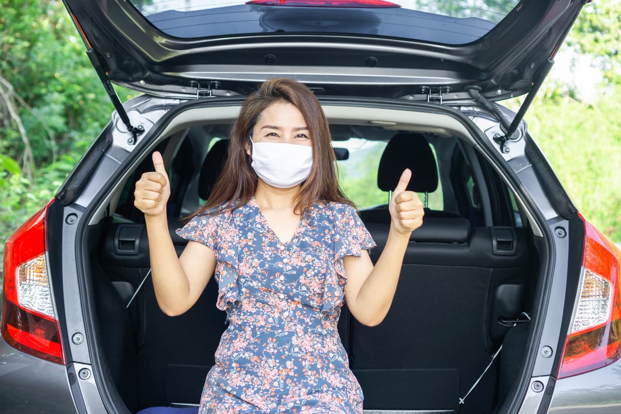 <b>Mantente alerta de tu entorno durante los descansos</b>
<br>
<br>Debido a que este año la mayoría de las personas viajarán en carro, es muy probable que las áreas de descanso en las carreteras se encuentren más concurridas. Recuerda siempre tener presente y cumplir con las pautas de los CDC sobre usar mascarilla, mantener una distancia de al menos seis pies y lavarte las manos con agua y jabón durante 20 segundos.