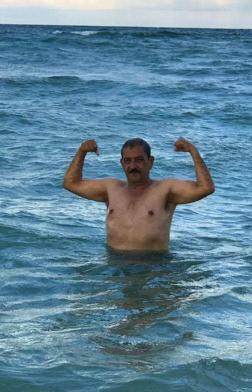 "Para todas aquellas personas que quizás tienen a su padre enfermo, 
<b><a href="https://www.univision.com/shows/sal-y-pimienta/la-emotiva-entrevista-en-la-que-ana-patricia-gamez-hablo-de-la-lucha-de-su-papa-contra-el-cancer-video" target="_blank">denles muchos amor </a></b>aunque sea a distancia como yo lo hago". 
<br>