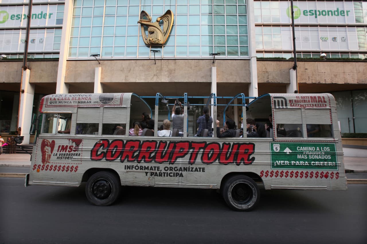 Una de las paradas es el Instituto Nacional del Seguro Social (IMSS), cuya administración ha sido denunciada por pagar sobreprecios en la compra de medicamentos.