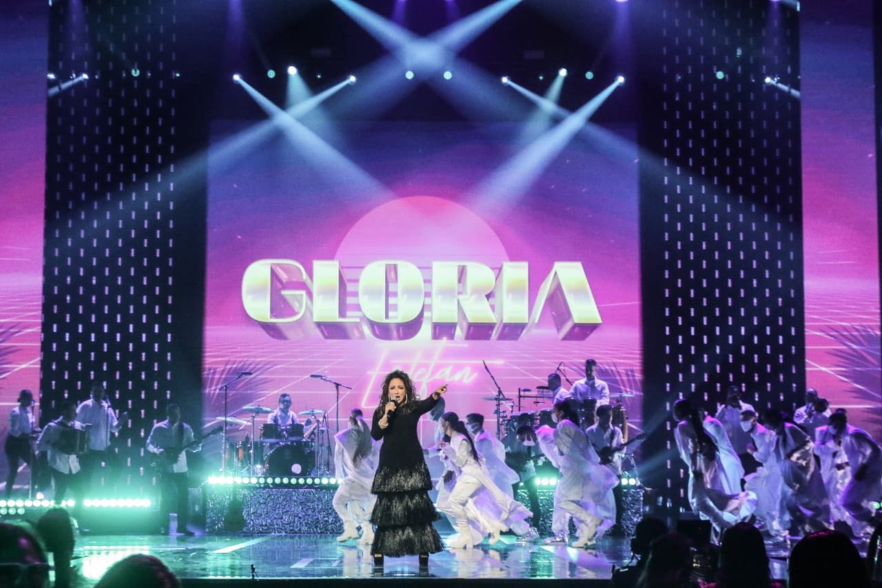 La cantautora cubana se unió a ellas para cantar 'Conga'.