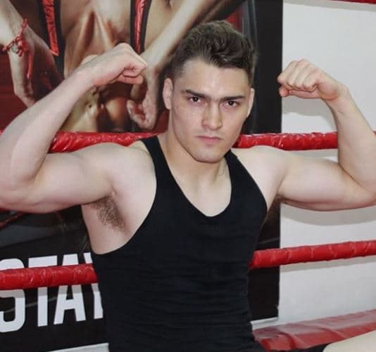 Se trata de Oscar 'La Migraña' Duarte, boxeador originario de Parral, Chihuahua (al norte de México), quien es uno de los jóvenes beneficiados por la Fundación No tires la toalla, a cargo de Gabriel Soto.