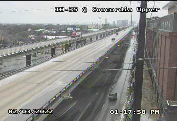 Al conducir:
<ul>
 <li class="li1" style="box-sizing: border-box;">Disminuye la velocidad: los límites de velocidad se basan en las condiciones normales del camino y del clima, no en las condiciones del camino en invierno.</li>
</ul>