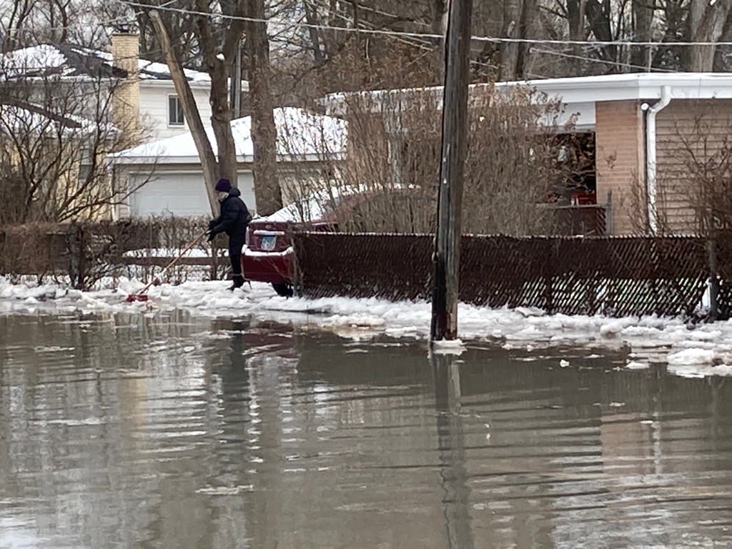 Residentes reportaron desde la mañana que salía poca agua de sus tuberías.