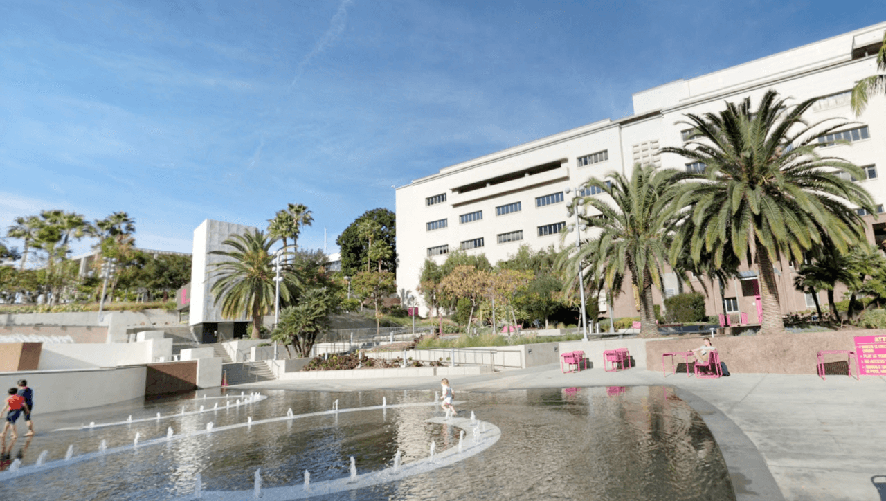 Esta es la lista de 
<a href="https://www.univision.com/temas/parque-acuatico">parques</a> en Los Ángeles en los que podrás disfrutar al aire libre y escapar de la 
<a href="https://www.univision.com/temas/ola-de-calor">ola de calor </a>d el verano.