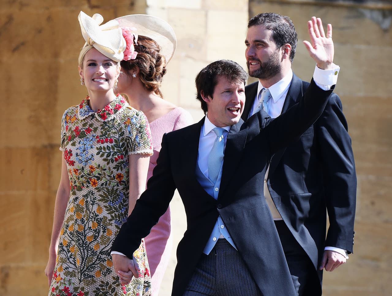 El cantante James Blunt también asistió junto a su esposa Sofia Wellesley, que lució un vestido floral de Valentino.