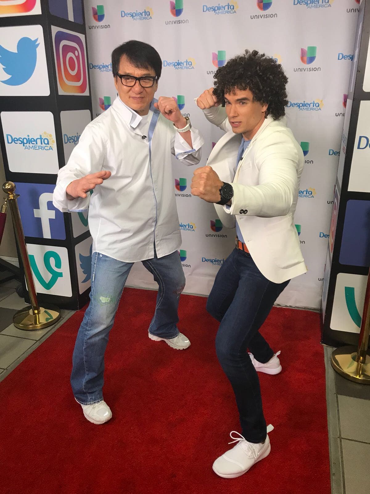 El actor estaba listo para todo, la mañana prometía acción y muchas risas.