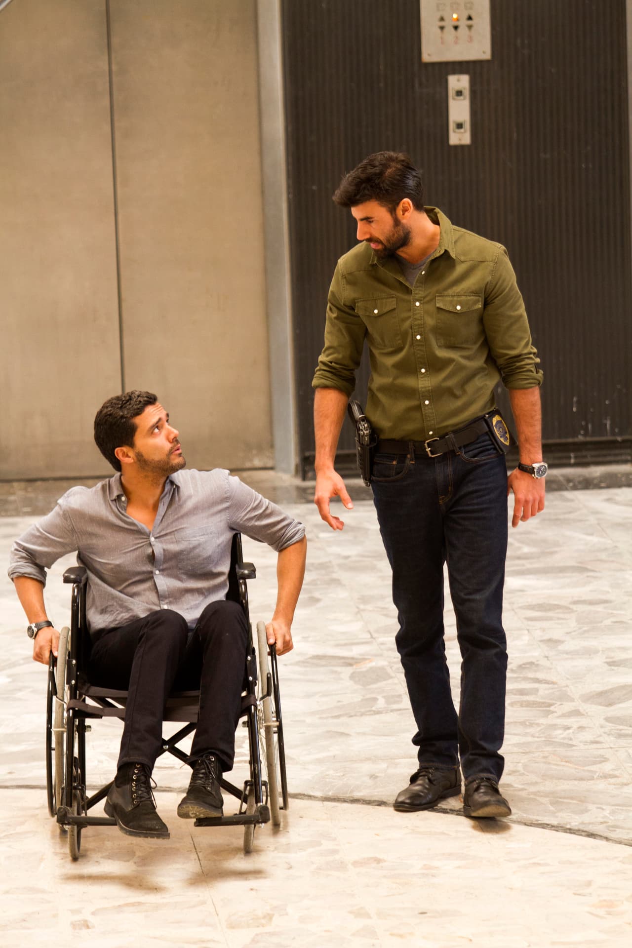 <b><a href="http://www.univision.com/series/la-piloto/juan-eduardo-colucho-es-dave">Dave</a></b> no se quedaría de brazos cruzados y haría todo lo posible por mostrar el verdadero rostro del político.