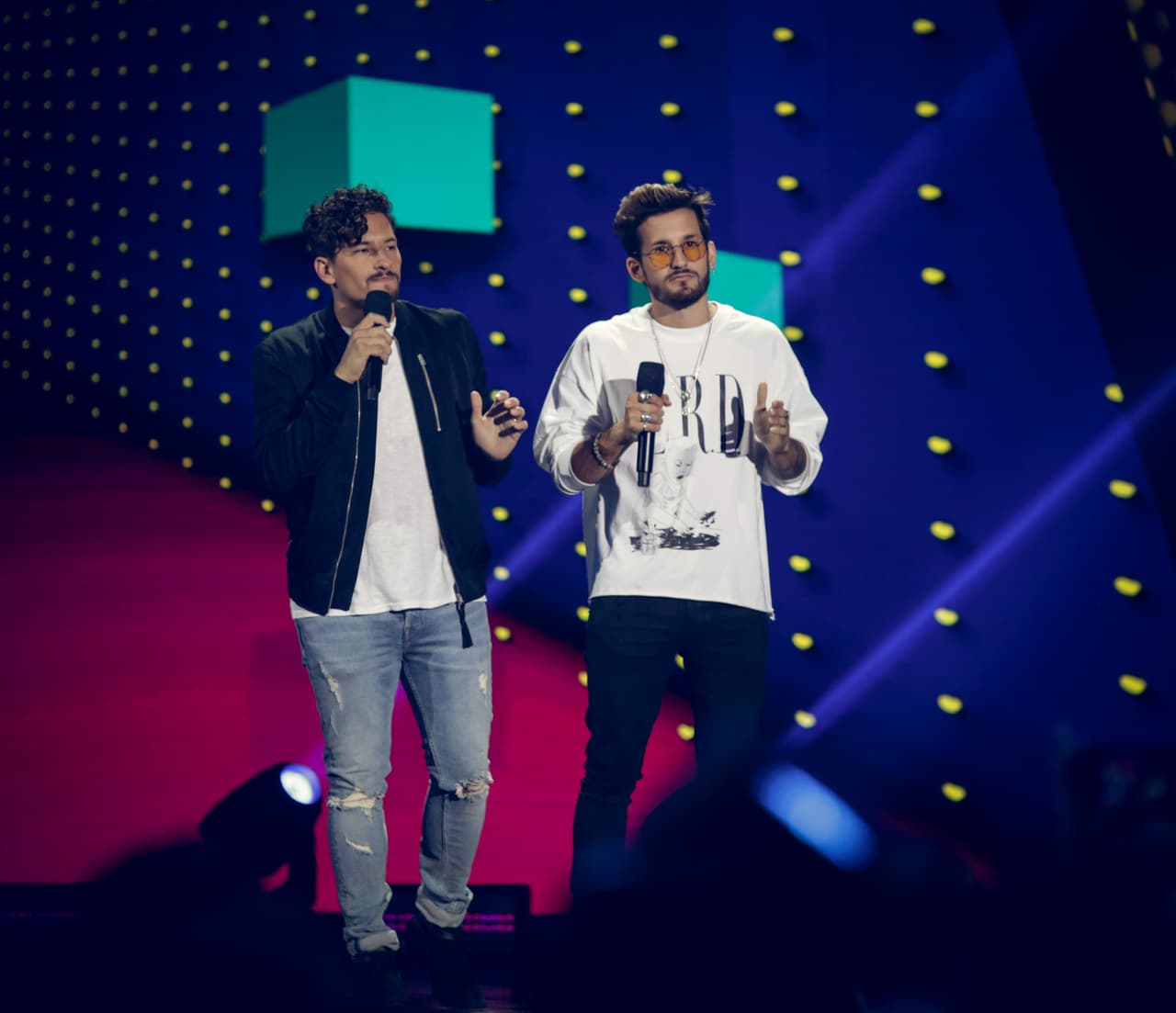 <b><a href="https://www.univision.com/shows/despierta-america/ricky-revela-cuanto-ha-cambiado-su-hermano-mau-desde-que-es-un-hombre-casado-video">Mau y Ricky</a></b> fueron los encargados de presentar a Becky G y Natti Natasha pues
<b> los dos son los autores de 'Sin pijama'</b>.