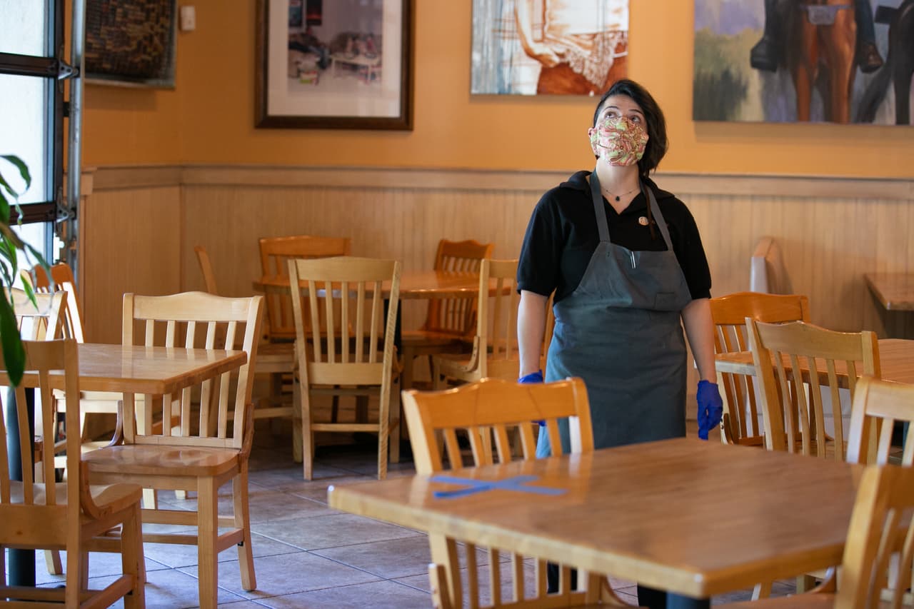 Así es como dueños de restaurantes en Chicago se las ingenian para salvar sus negocios en medio del coronavirus