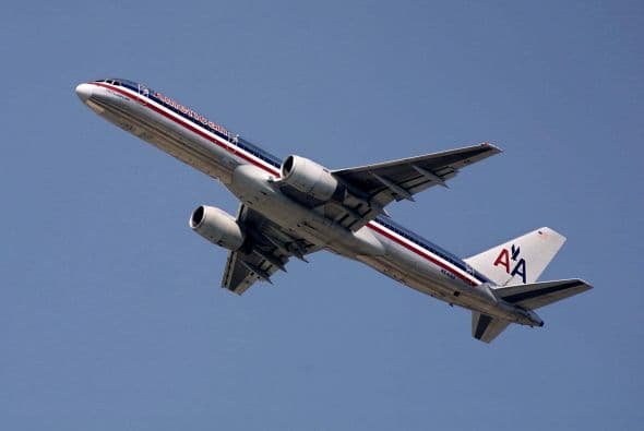 Quince años después, American abrió la primera escuela para capacitar azafatas y en 1959 fue la primera aerolínea estadounidense que hizo vuelos sin escalas de una costa a la otra con el Boeing 707. El recorrido tomaba cinco horas, lo mismo que en el presente.
