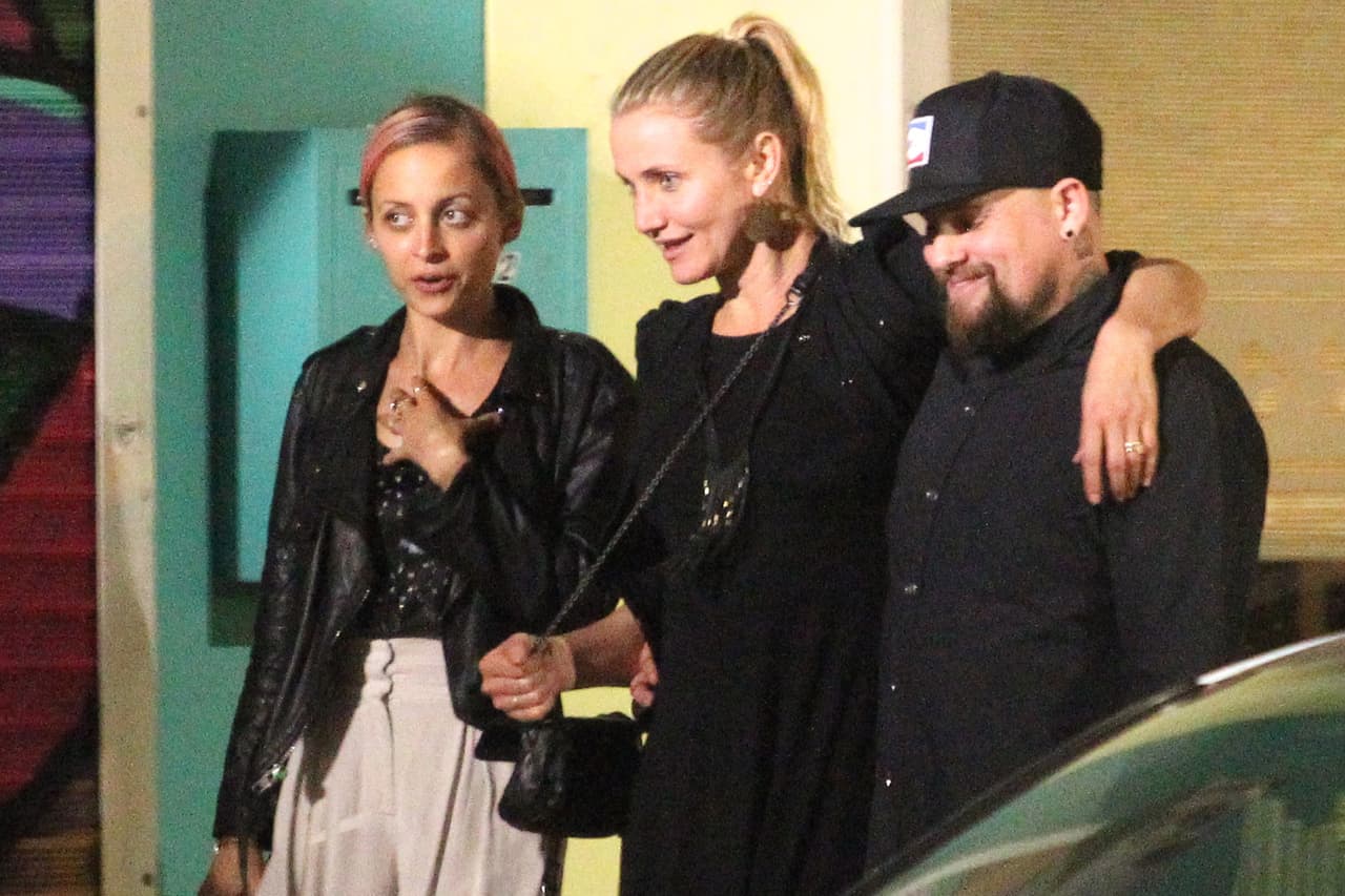 Las chicas salieron a cenar con sus esposos, los gemelos Joel y Benji Madden.