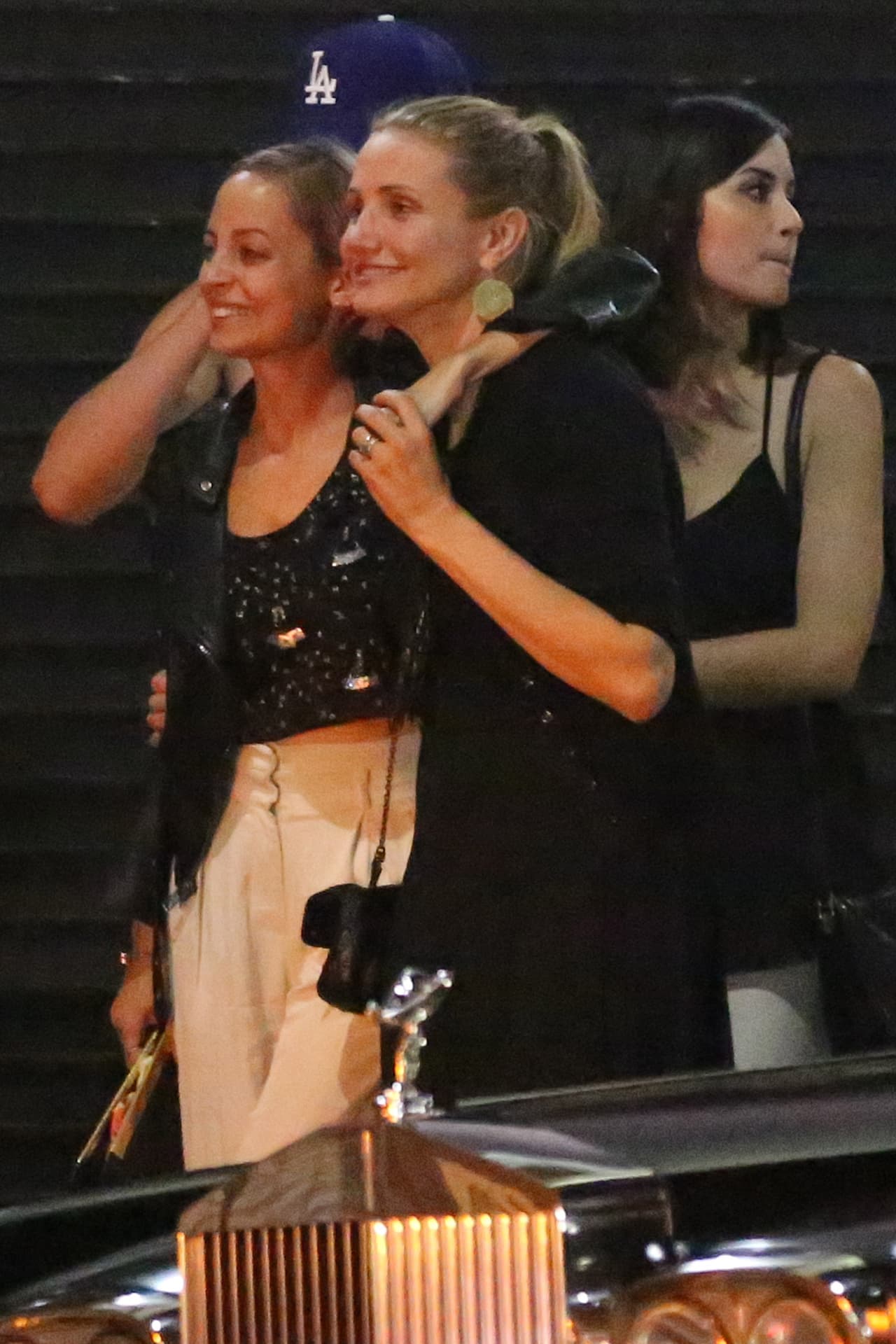 Las chicas salieron a cenar con sus esposos, los gemelos Joel y Benji Madden.