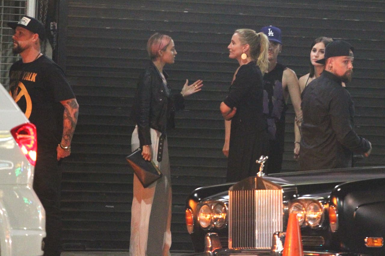 Las chicas salieron a cenar con sus esposos, los gemelos Joel y Benji Madden.