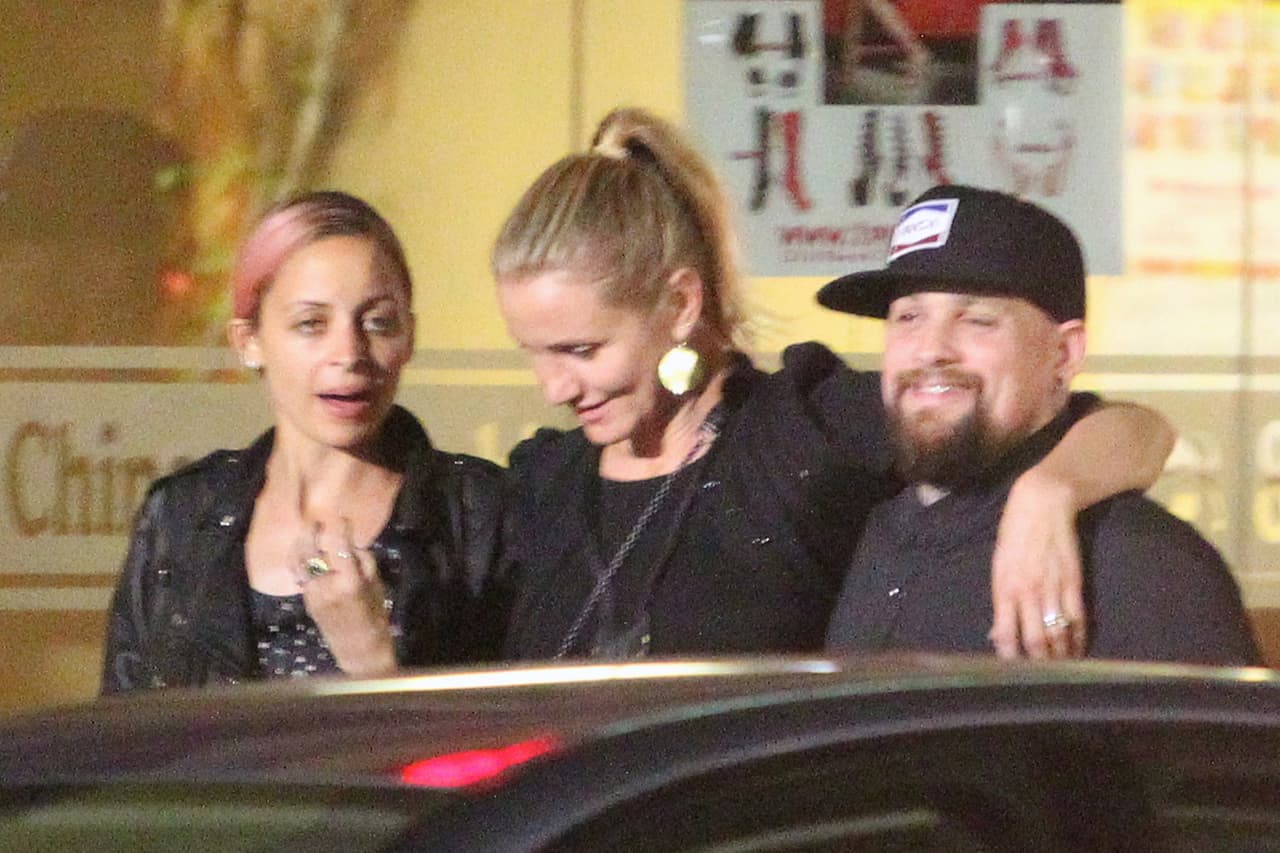 Las chicas salieron a cenar con sus esposos, los gemelos Joel y Benji Madden.