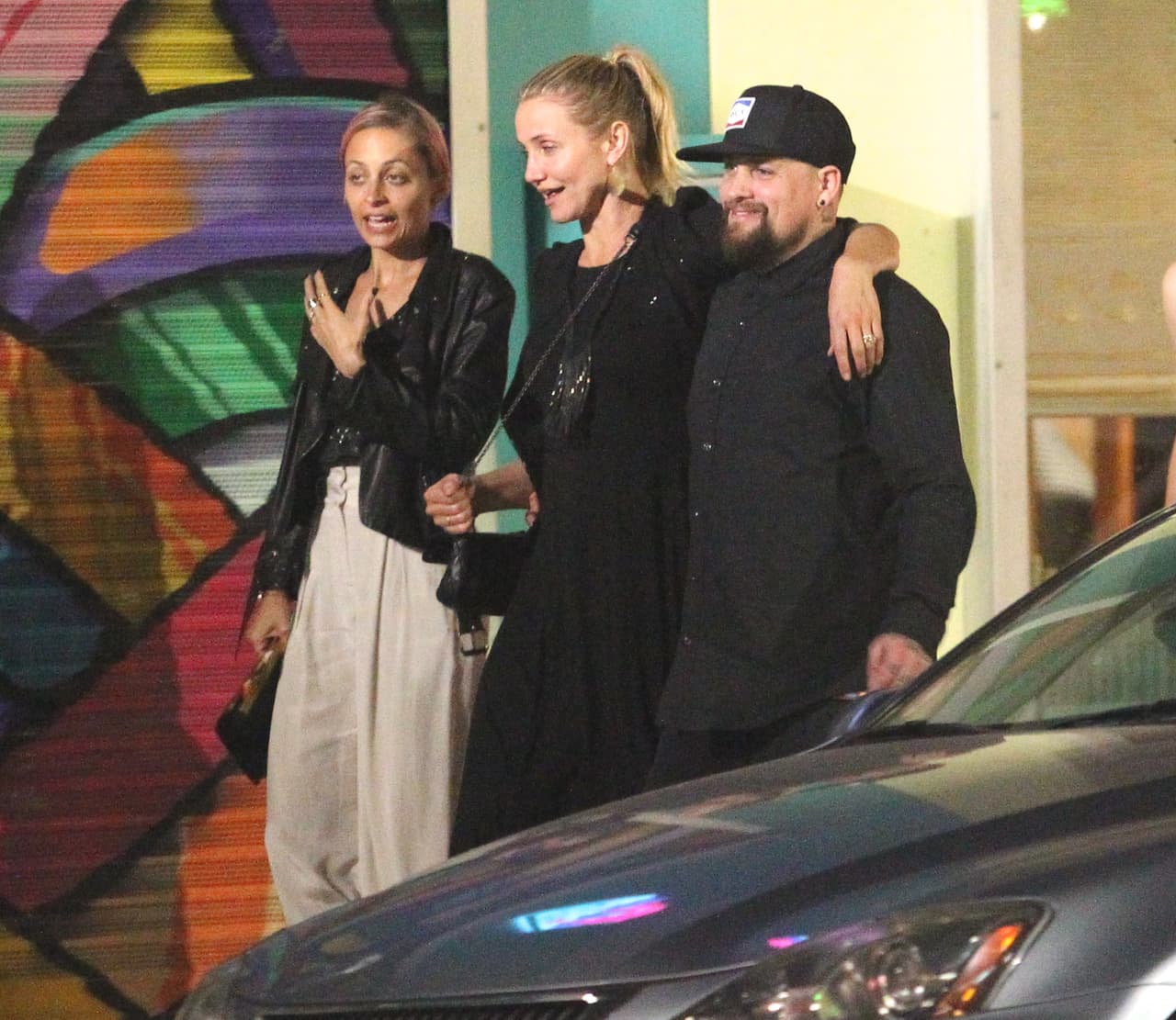 Las chicas salieron a cenar con sus esposos, los gemelos Joel y Benji Madden.