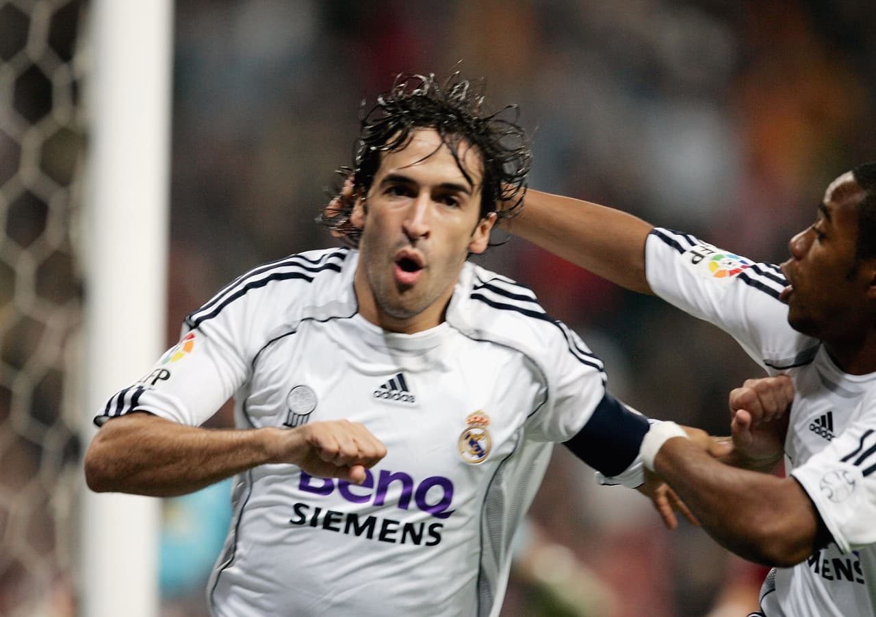 Con 18 años y 95 días cumplidos, Raúl González se convirtió en el jugador más joven en anotar.