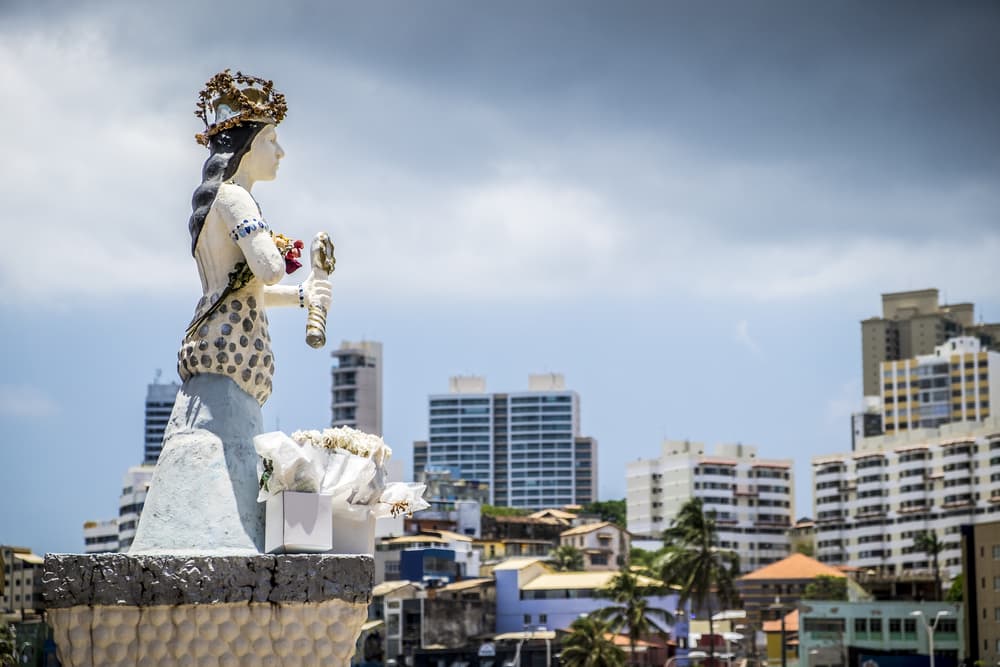 Las personas nacidas en esta fecha son muy intuitivas, empáticas, con una gran capacidad para conectarse con los demás. Son serviciales, ordenados, maduros, lógicos y prácticos pero también algo incrédulos, exigentes, inhibidos y pecan a veces de baja autoestima o falta de confianza en sí mismos para tomar un rol más activo y decisivo en sus vidas.