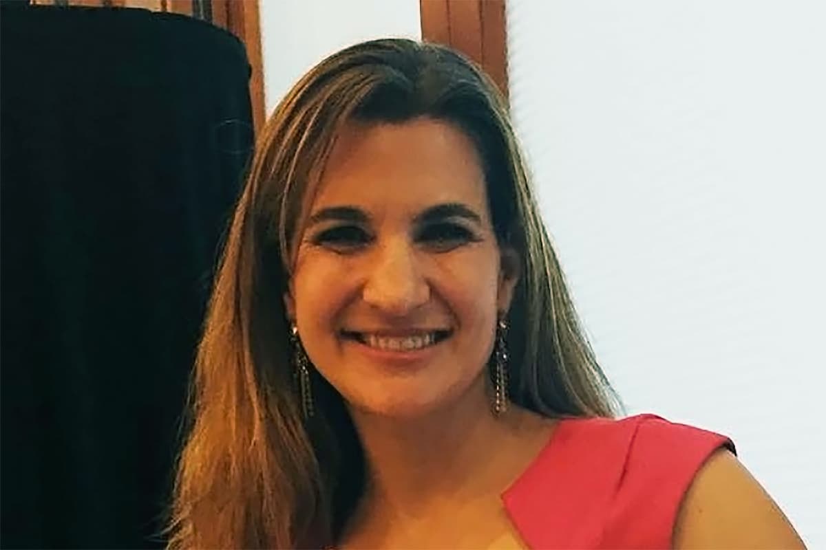 <b><a href="https://twitter.com/rtenbrink1">Rachel ten Brink</a>.</b> Fundadora de Scentbird, una empresa en Nueva York que permite a las mujeres que aman cambiar de perfume, el acceso a cientos de fragancias de diseñadores y nichos por 14 dólares. Ha recaudado 3.8 millones de dólares. Se define como una "cubana-costarricense-turca-alemán con apellido holandés".