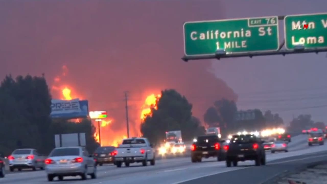 Los bomberos piden evitar circular por el lugar