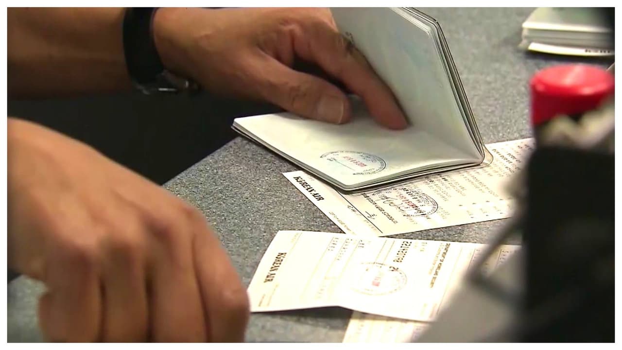 ¿Cuáles son las comunidades latinas más afectadas en Chicago tras anuncio de suspensión de visas?