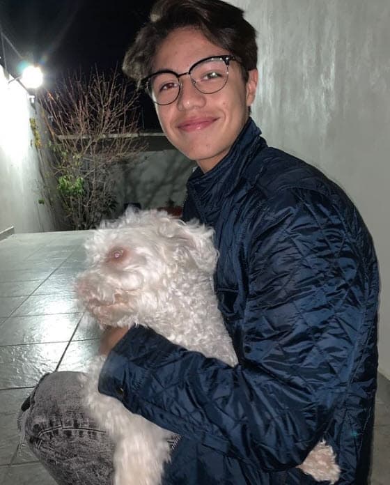 "Mi 'Tavito', apunto de graduarte de la prepa, viviendo tus últimos días de esta hermosa etapa llena de tantas vivencias tan significativas para tu vida y tu futuro". 
<br>