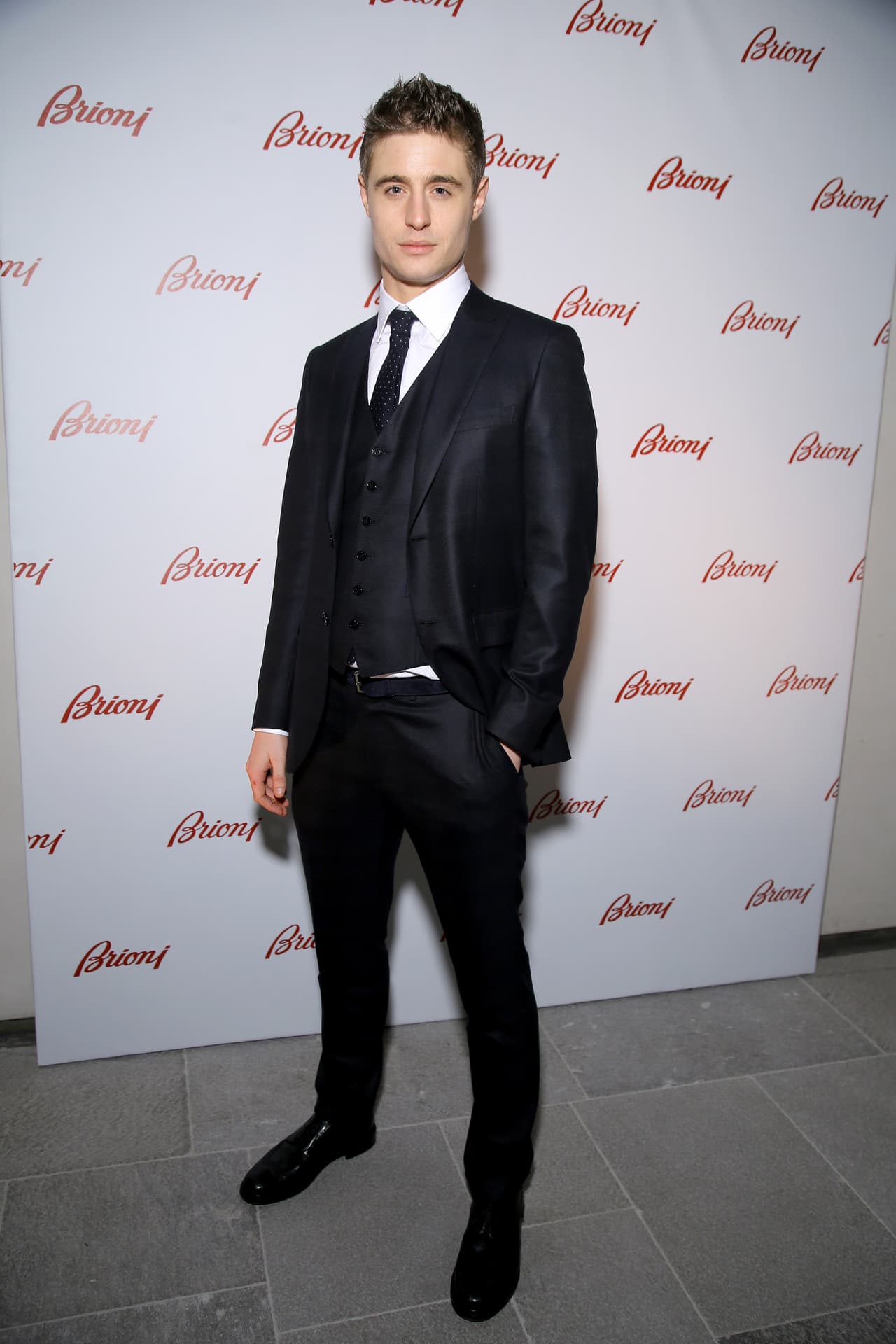 Max Irons sigue los pasos de su papá; es famoso por su papel en 'The Host', otra de las novelas de Stephenie Meyer, autora de la saga 'Twilight'.