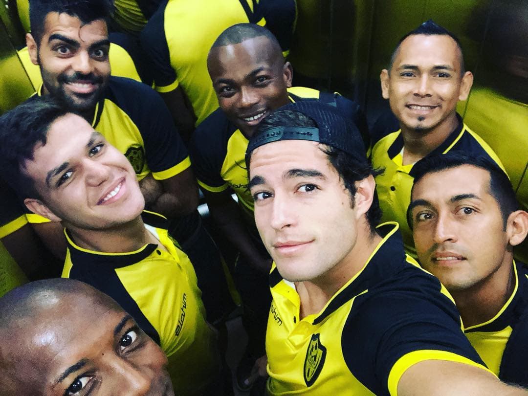 El ecuatoriano dijo que pasaron meses para que un equipo de primera división se interesara en él, pero, finalmente, el 15 de diciembre logró incorporarse al club Fuerza Amarilla "el equipo más pequeño, con menos presupuesto".