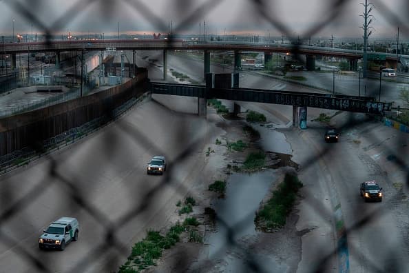 "La regla no es constitucional por ser imprecisa y prohibir la entrada de un ciudadano y residente permanente que no ha estado fuera de los Estados Unidos por más de seis meses", dijo Piatt a Univision 41.