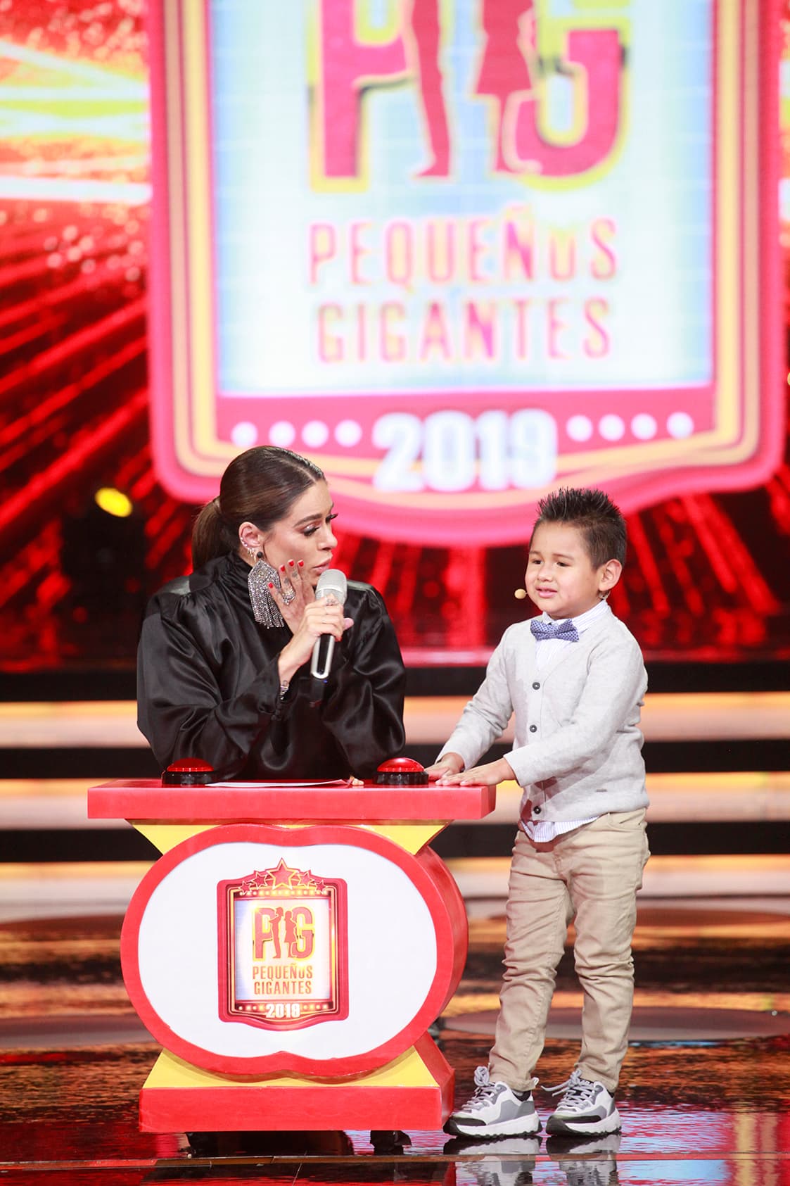 Giovani la veía conmovido sin entender bien qué era lo que ocurría.