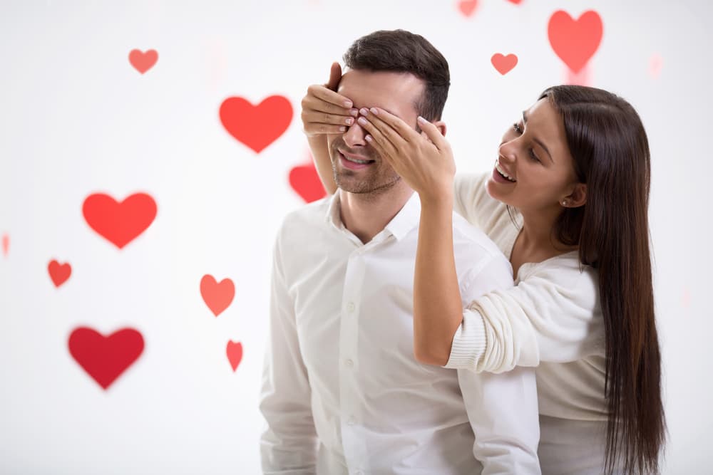 Descubres que tienes mucho en común con una persona que te estimula tanto física como intelectualmente. Esto es maravilloso si estás soltero y buscas una relación estable.
<br>