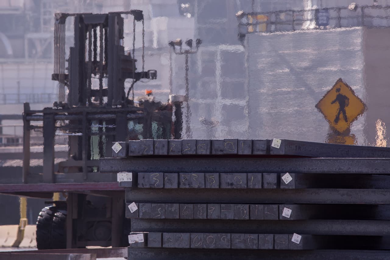 Estas son las barras metálicas obtenidas de las armas, que serán usadas en mantenimiento de carreteras y puentes.
