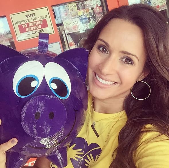 Melissa Marty: "Es momento de actuar!!! Haz tu parte donando al #TeletonUSA #PorLosNiños #Univision #JuntosSeLograraLaMeta Este año yo me fuí por varias partes de Los Angeles y el sur de California recogiendo donativo de gente que siempre dice presente! A todos ellos y a todos los que pongan de su parte GRACIAS! #MomentoDeActuar".