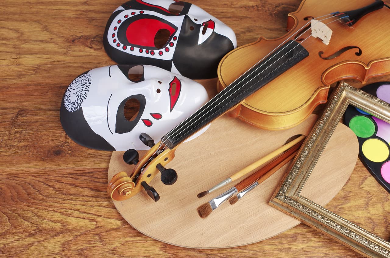 Hay dinero en el ambiente si te mueves en el campo del arte o tus actividades laborales tienen que ver con la expresión teatral, la prensa, radio y comunicaciones en general.