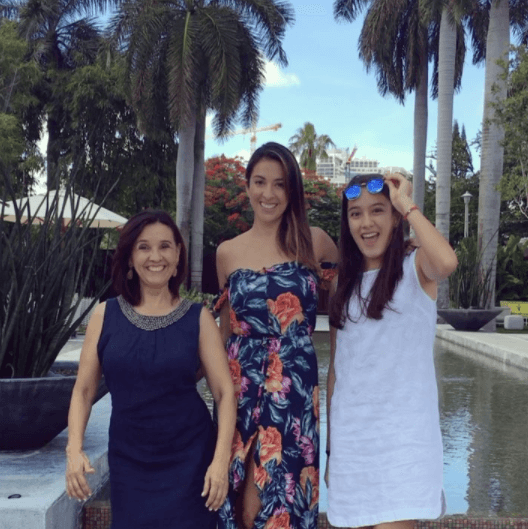 Palabras con las que expresa la estrecha relación que existe entre ellas, ya que a pesar de la diferencia de edades, Maity y Hena siempre han sido muy unidas.