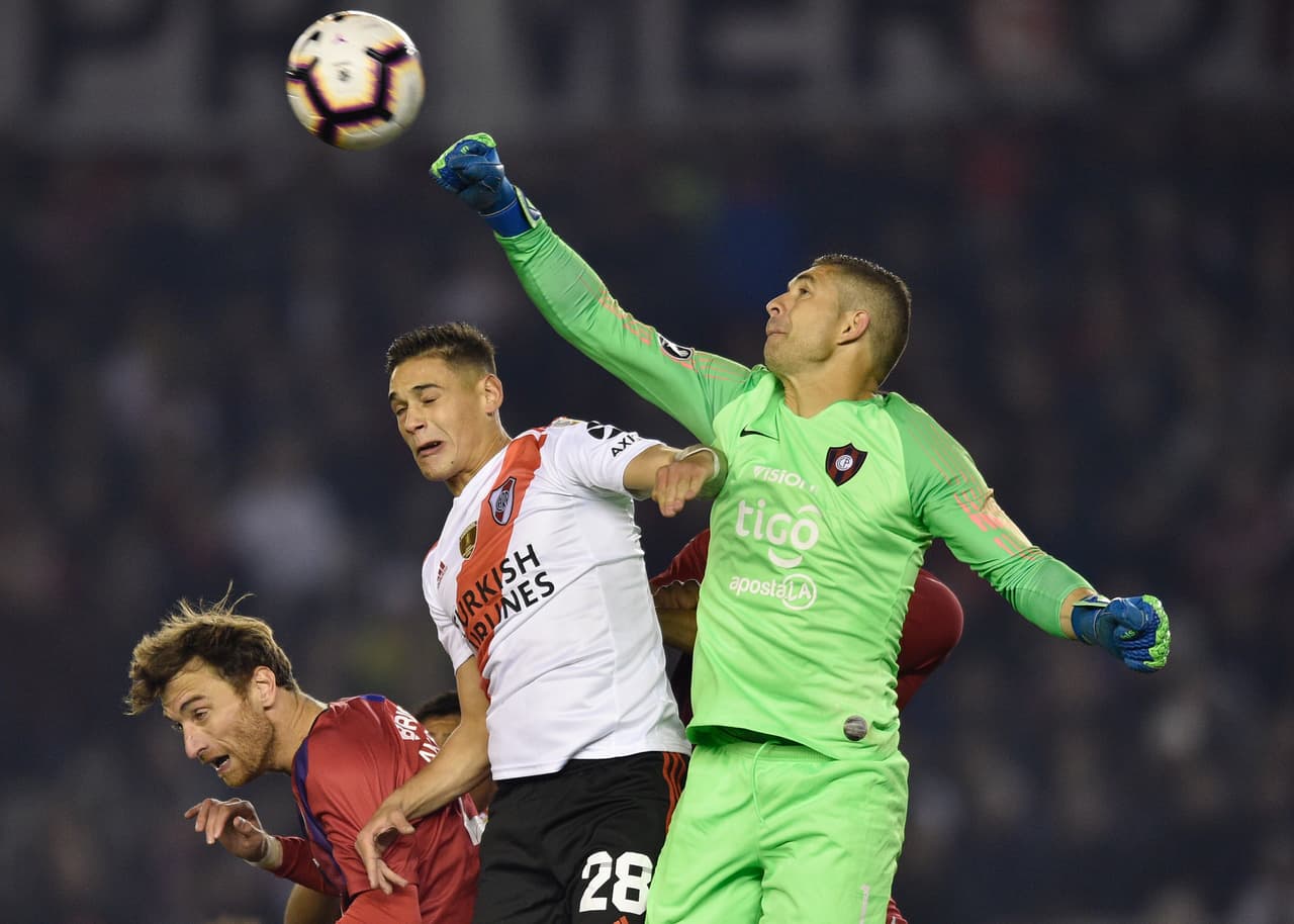 Juan Pablo Carrizo, ex Monterrey, cae con Cerro Porteño ante River en Libertadores