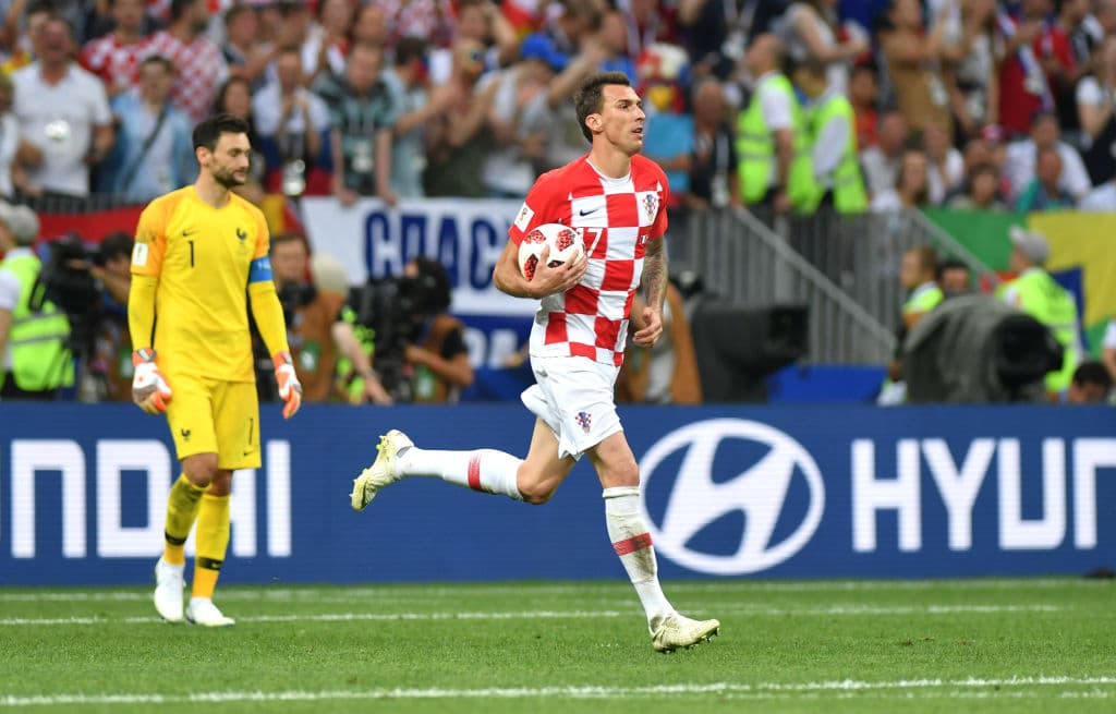 Tras vestir en 89 cotejos la camiseta de Croacia, siendo el último en la Final de la Copa del Mundo, el delantero de 32 años Mario Mandzukic anunció que no más jugaría por su selección. Dijo adiós.