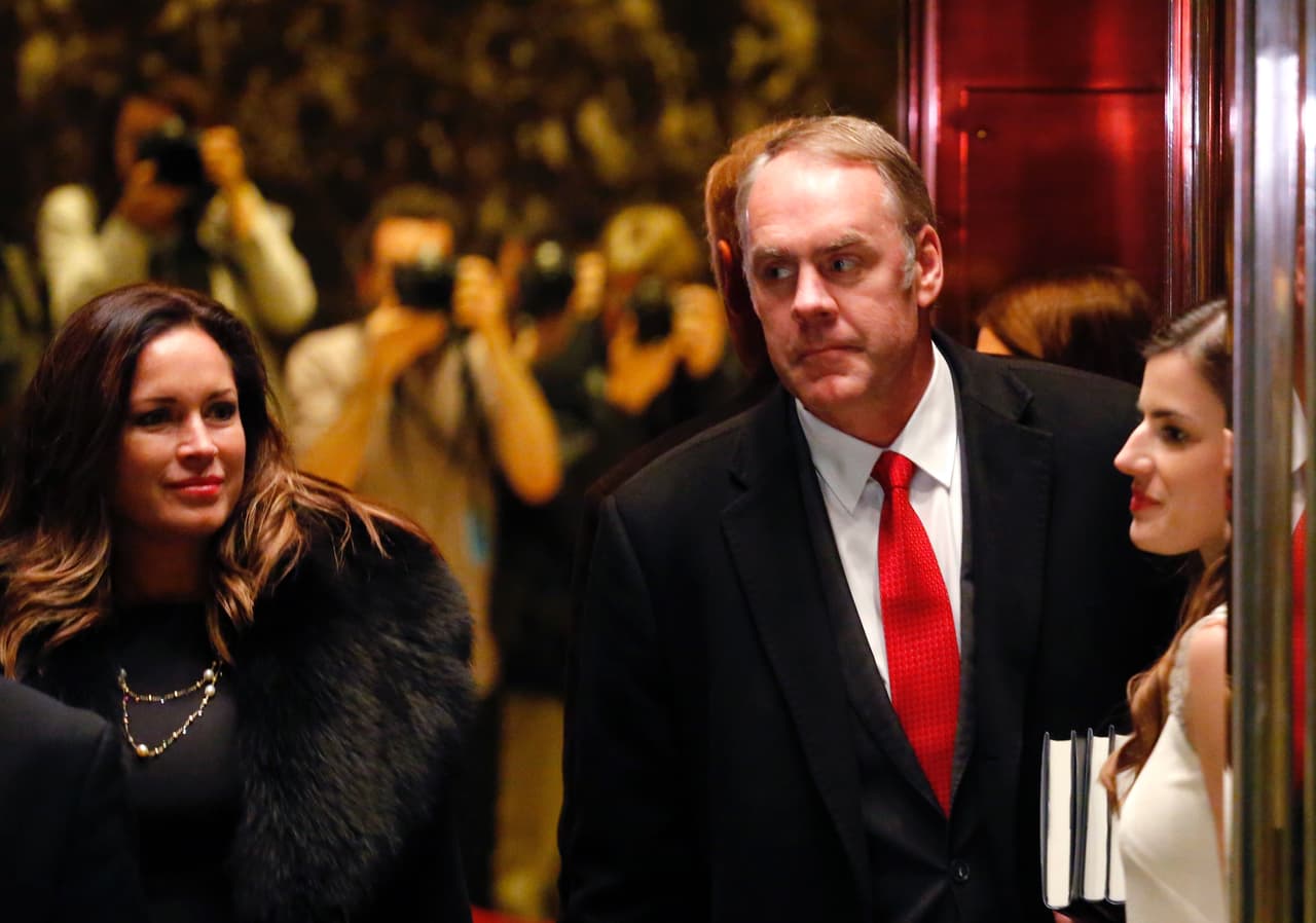 <b>Ryan Zinke, secretario de Interior. </b>Geólogo de la Universidad de Oregon , sirvió en la Marina de EEUU entre 1986 y 2008 y es representante en el Congreso por el estado de Montana.