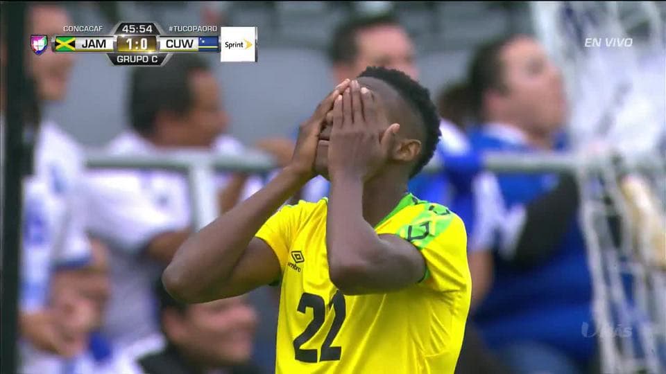Tiro de esquina para Jamaica