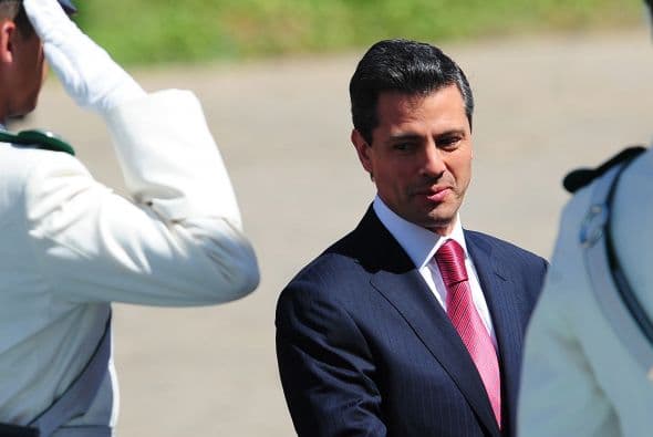 La violencia ligada al narcotráfico, con balaceras en pleno día y aterrados padres que sacan a sus hijos de escuelas, sigue azotando a México mientras el presidente Enrique Peña Nieto pide un plazo de un año para medir sus resultados en seguridad. Ver toda la información