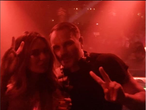 Galilea Montijo y el DJ (Mark Knight) del Sound Nightclub.