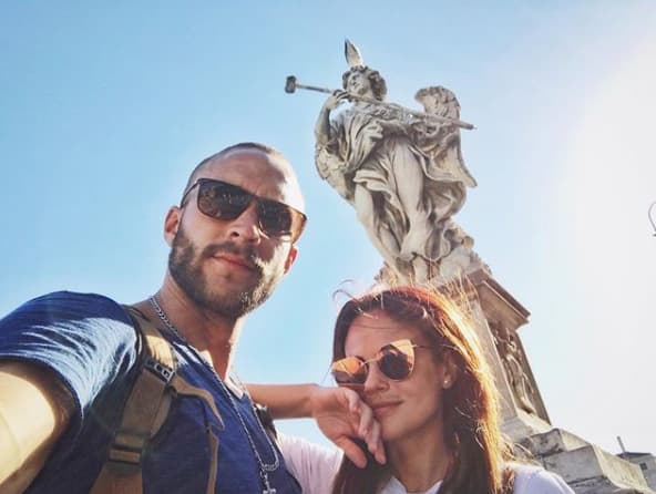 Se rumoraba que su amor con Romano había terminado en enero de 2018 pero, con estas fotos, donde aparecen celebrando el Día del Amor y la Amistad en Italia, dejaron ver que siguen juntos.