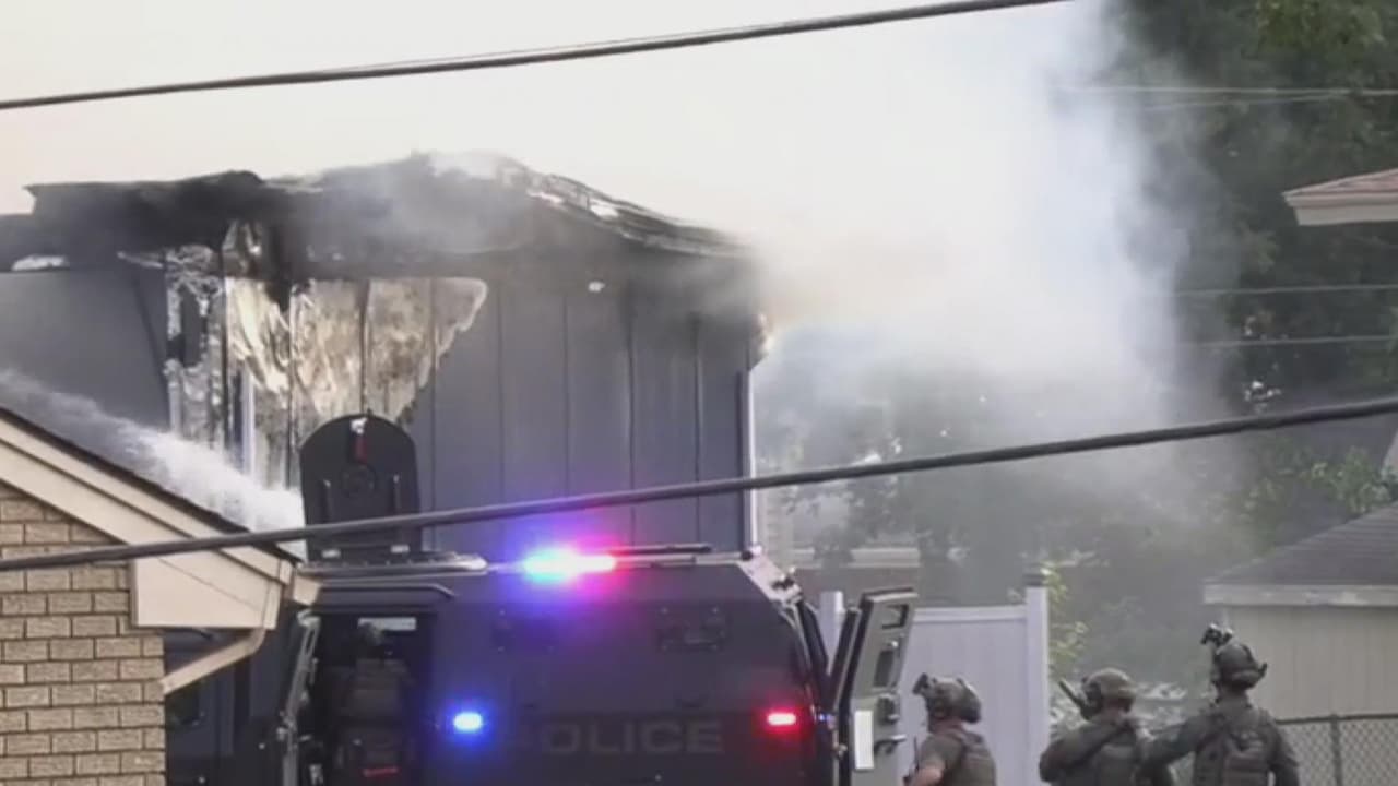 La mañana del 23 de septiembre, la comunidad de Oak forest, un suburbio al suroeste de Chicago, se vio sacudida por 
<a href="https://www.univision.com/local/chicago-wgbo/oak-forest-muertos-tiroteo-identificaciones" target="_blank">una crisis que terminó con la muerte de cuatro personas</a>, todos miembros de la misma familia. Así sucedieron los hechos.
<br>