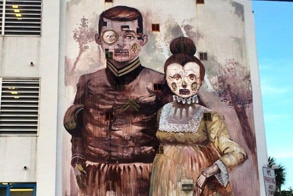 En el mundo del arte, el barrio de de Wynwood en Miami es considerado por muchos como la capital de los murales. Cada año artistas tanto locales como internacionales se reúnen allí para poner su marca en las paredes.