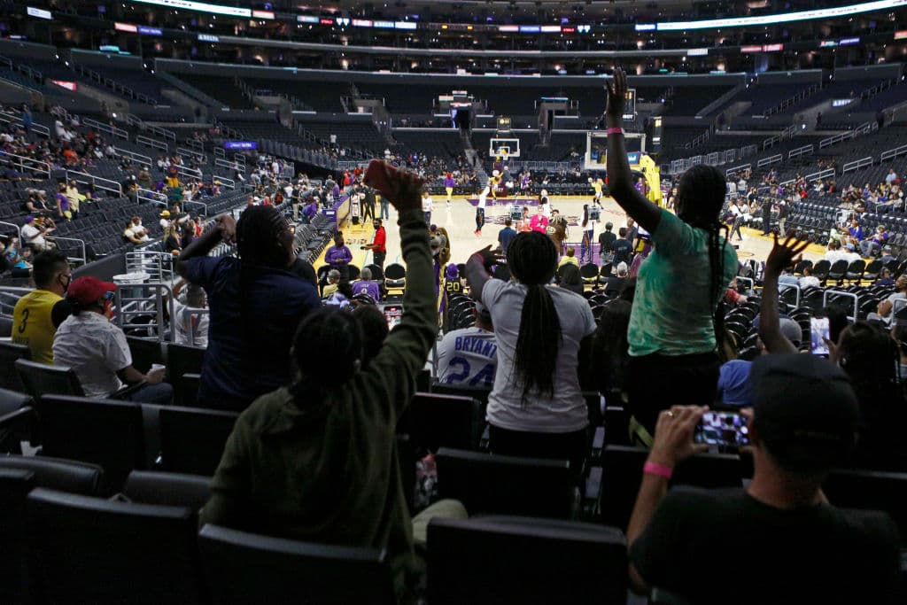 Uso obligatorio de mascarillas en eventos masivos en Los Ángeles debido al coronavirus