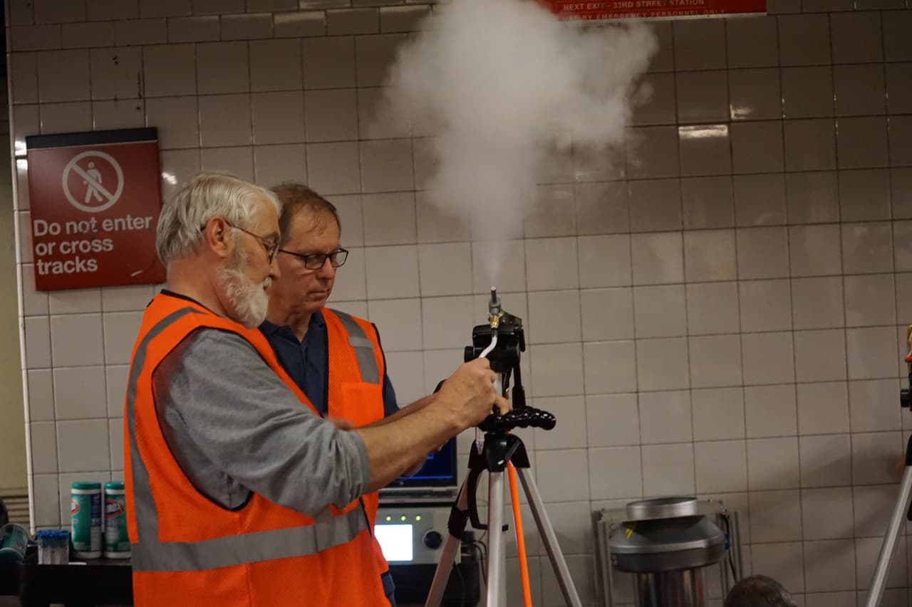 El FDNY destacó que las pruebas no representan una amenaza para los usuarios.