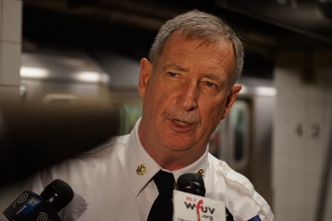 El jefe de bomberos, Robert Ingram.