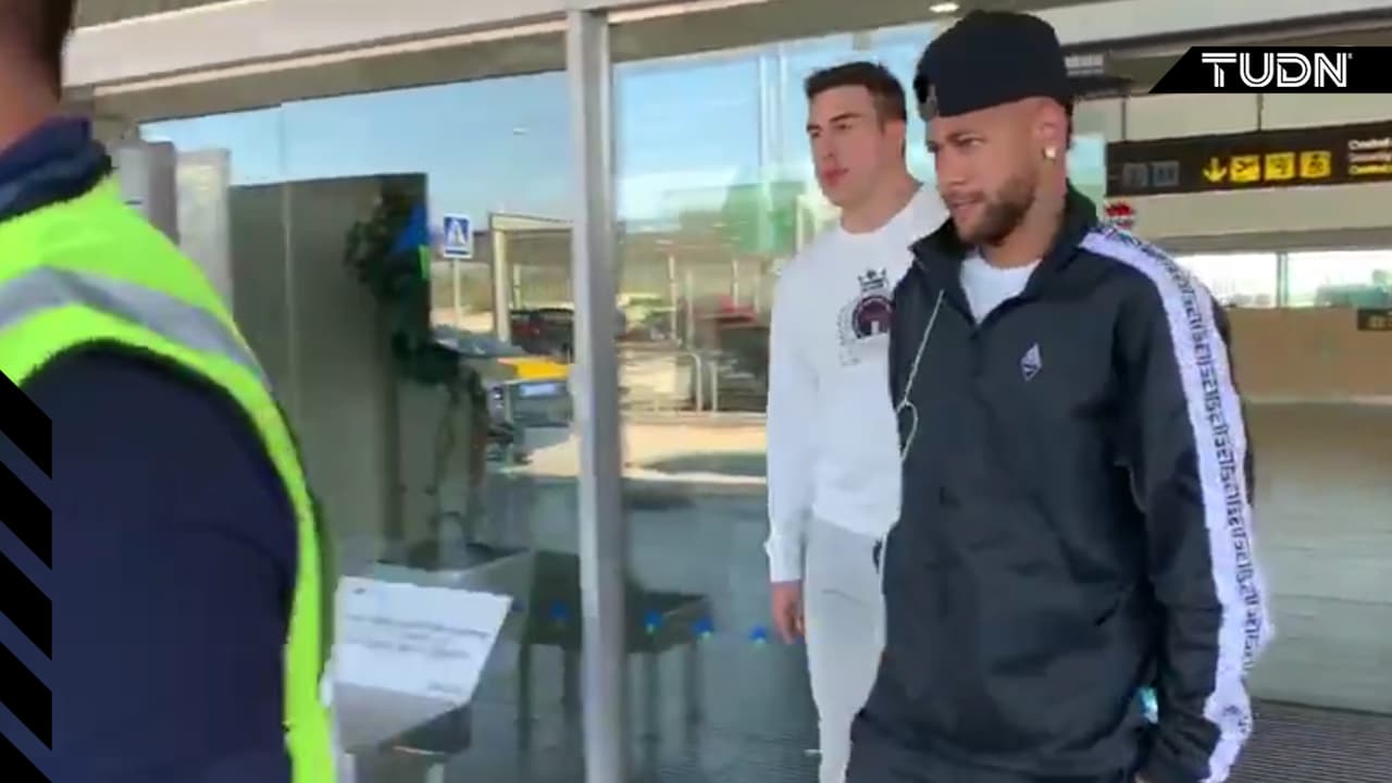 Neymar llega a Barcelona para juicio