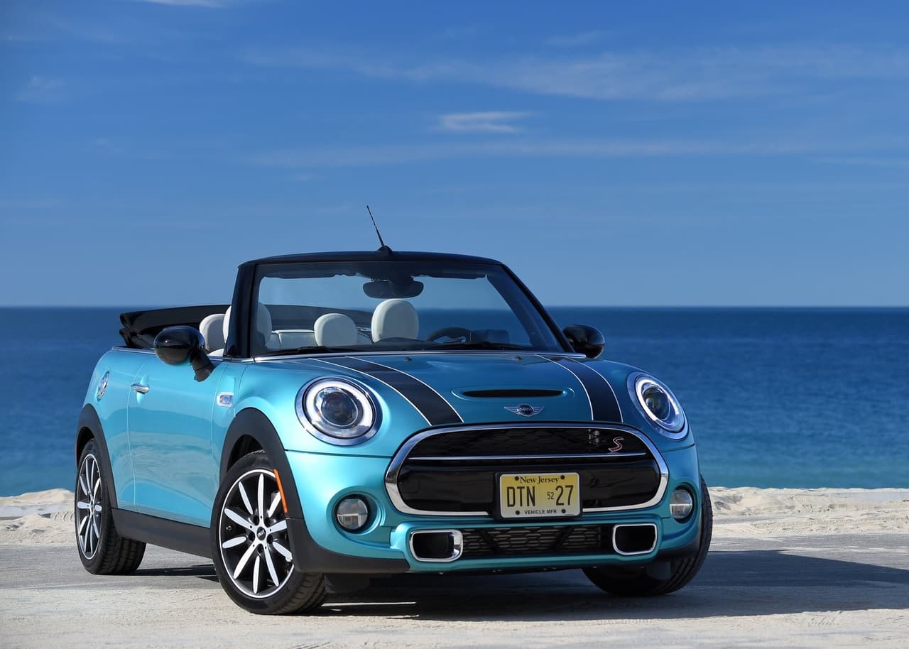 <h3 class="cms-H3-H3"><b>11. MINI Convertible</b></h3>
<br>
<ul>
 <li><b>Tiempo promedio que le toma en venderse:</b> 26.2 días</li>
 <li><b>Precio promedio:</b> 26,625 dólares</li>
</ul>